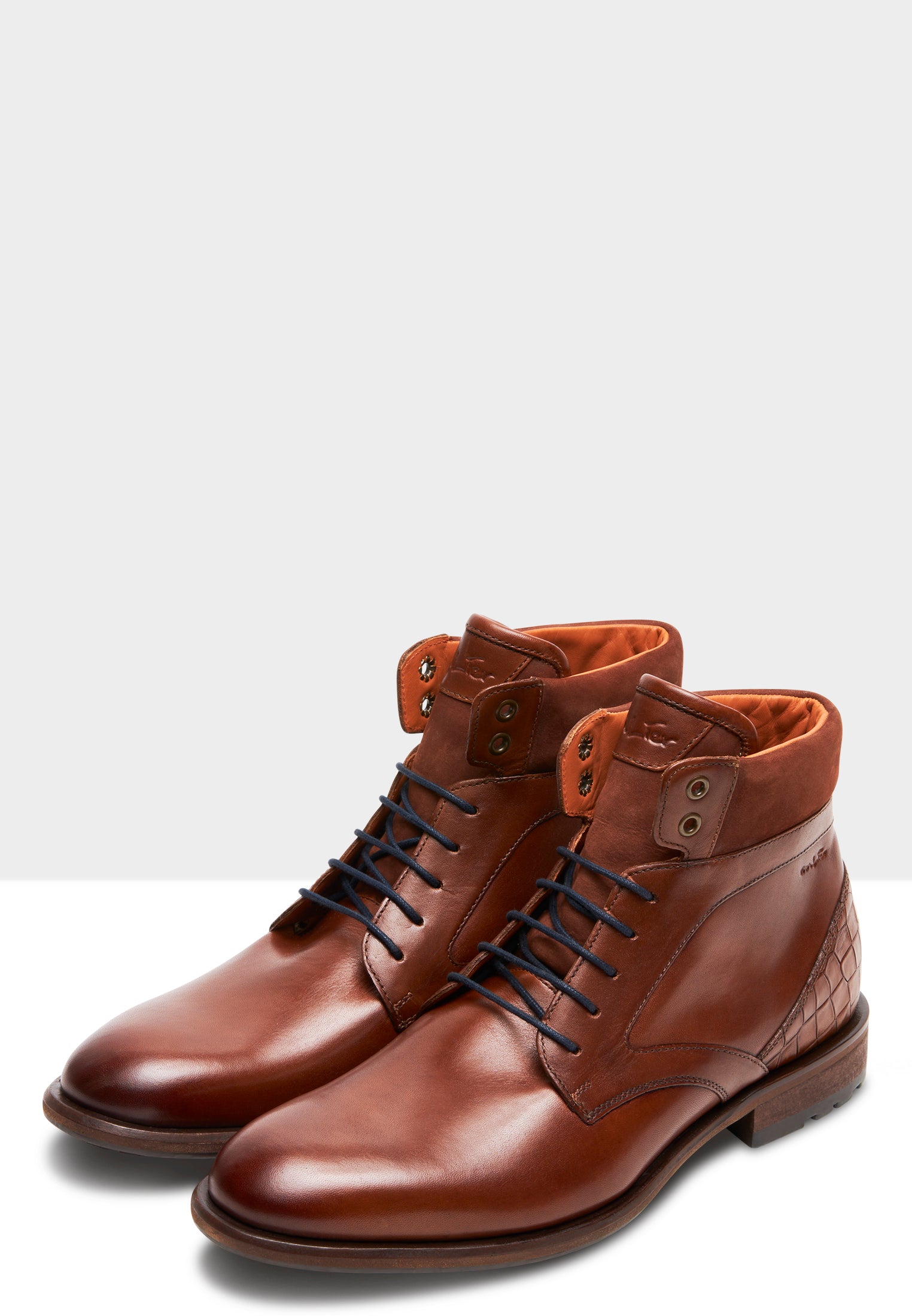 Cognac gladleren Henry boot met fijne print