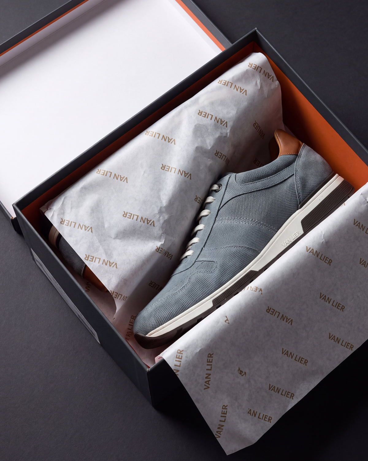 Grijs blauw suède Positano sneaker – in de doos met vloeipapier