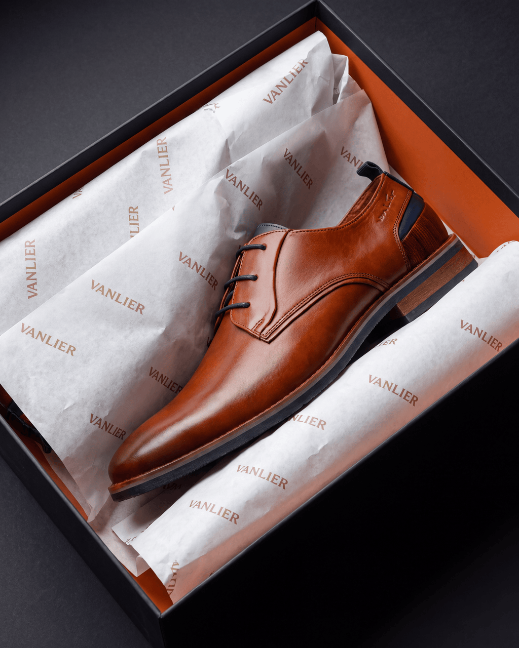 Cognac gladleren Amalfi veterschoen – in de open schoenendoos