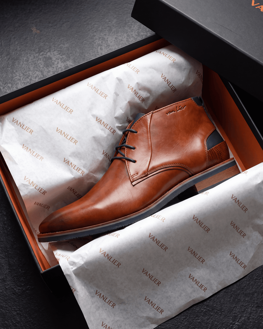 Cognac gladleren Amalfi halfhoge veterschoen – in de open schoenendoos