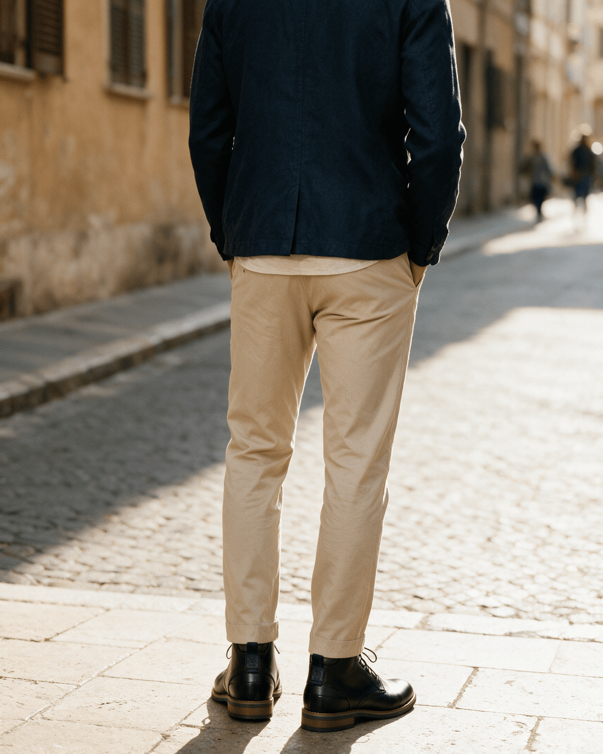 Zwart gladleren Amalfi halfhoge veterschoen – gedragen, van achteren gezien