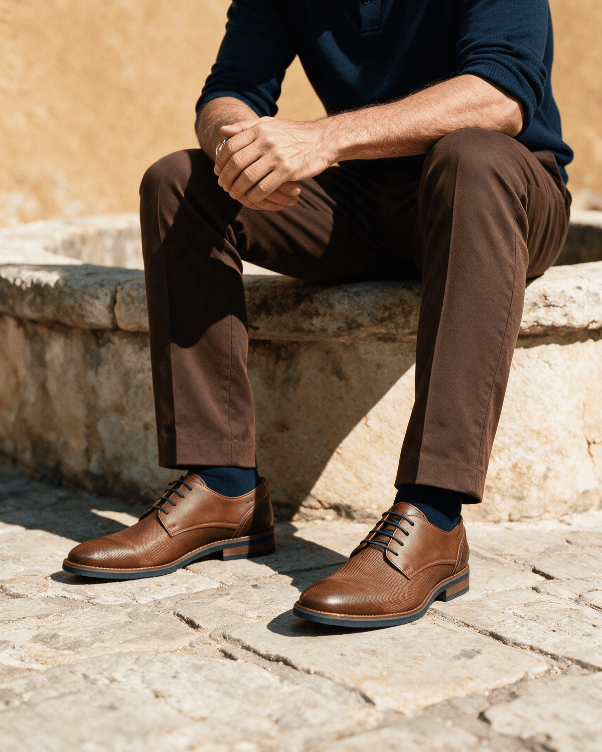 Licht cognac gladleren Amalfi veterschoen – gedragen, zittend bij een put