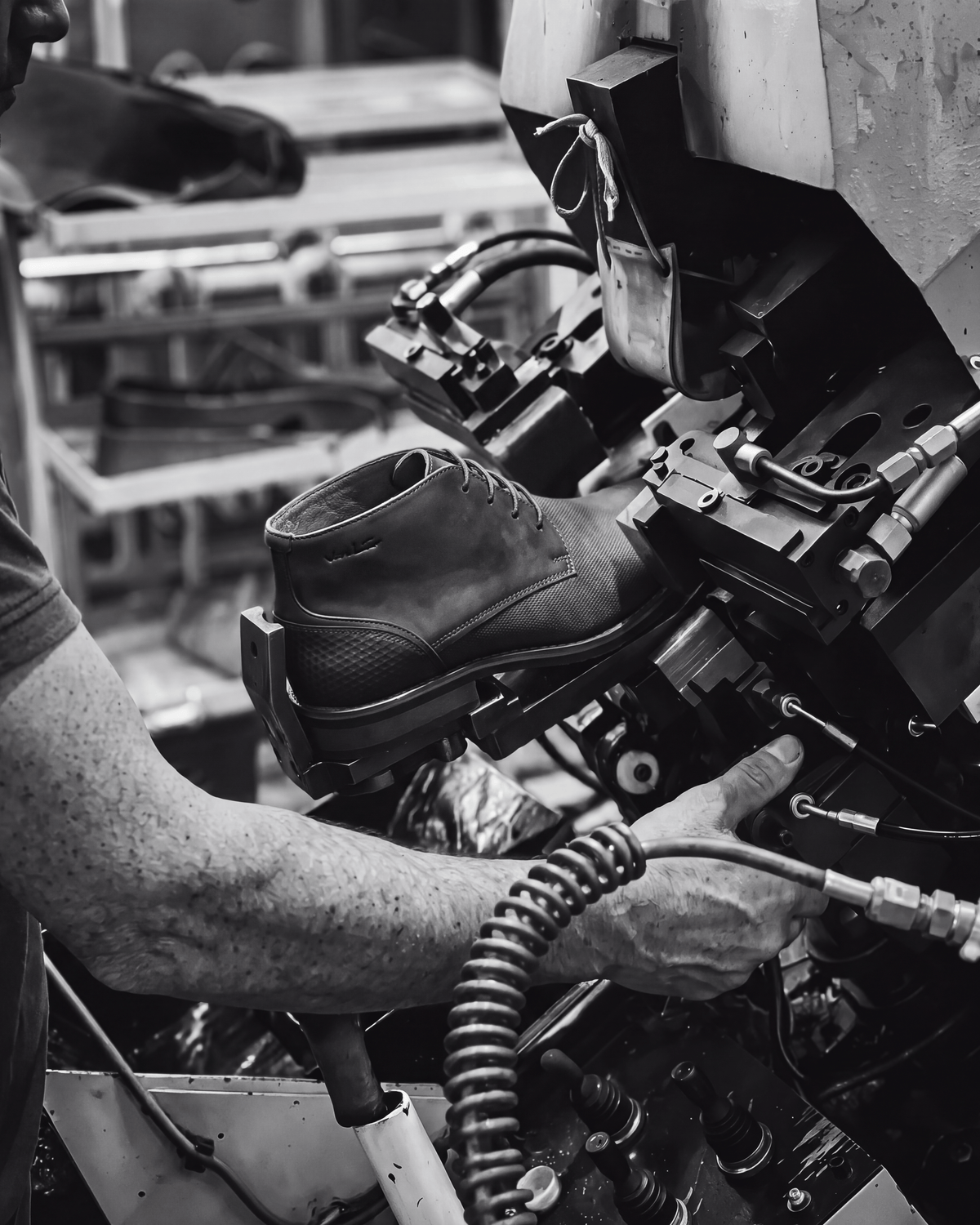Licht cognac gladleren Amalfi halfhoge veterschoen – vakmanschap in de fabriek