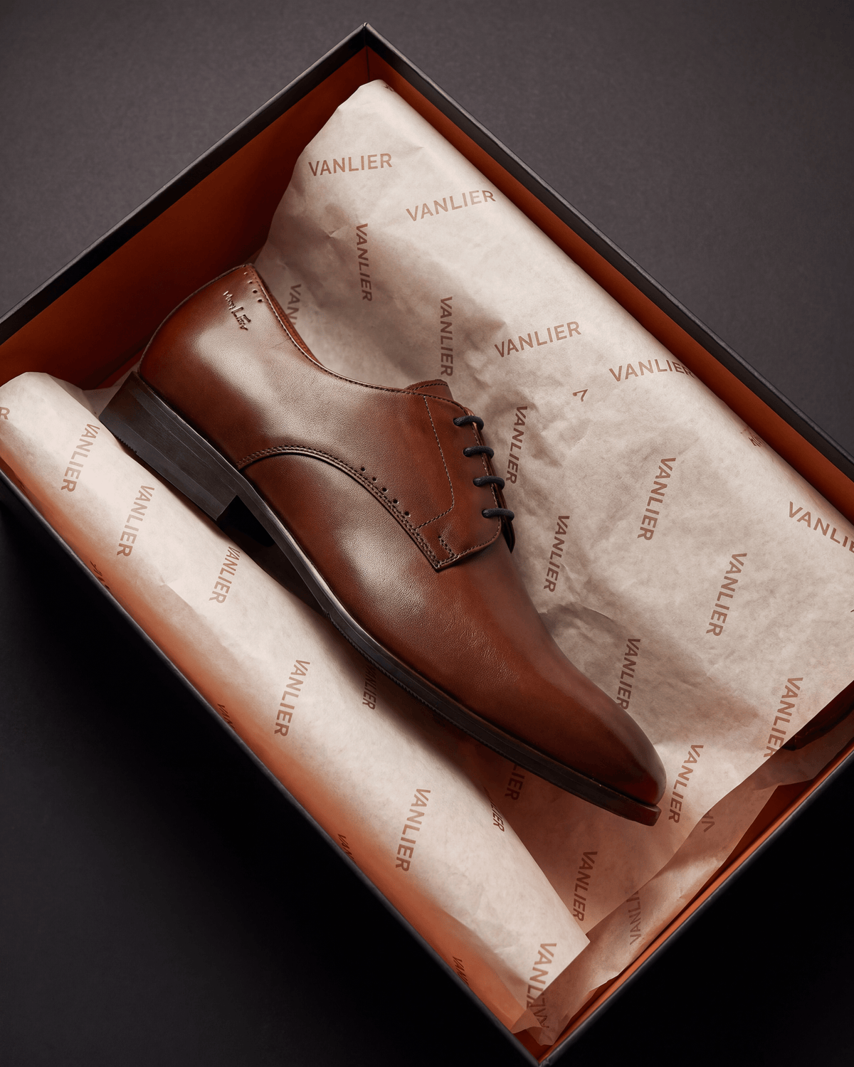 Cognac gladleren Santorini veterschoen – in de open schoenendoos