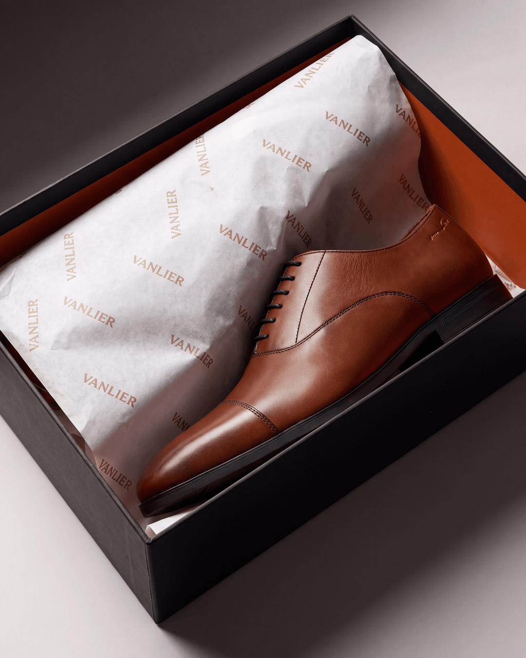 Cognac gladleren Portofino veterschoen – in de open schoenendoos