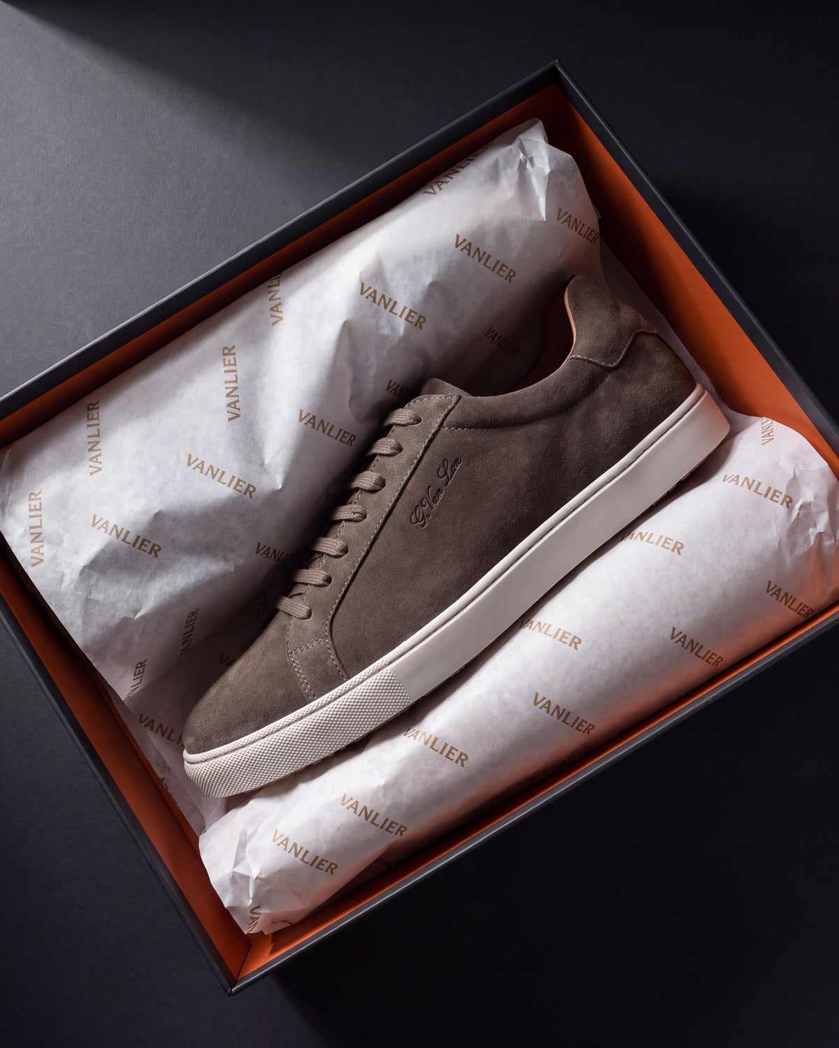 Taupe suède Napoli sneaker – in de doos met vloeipapier