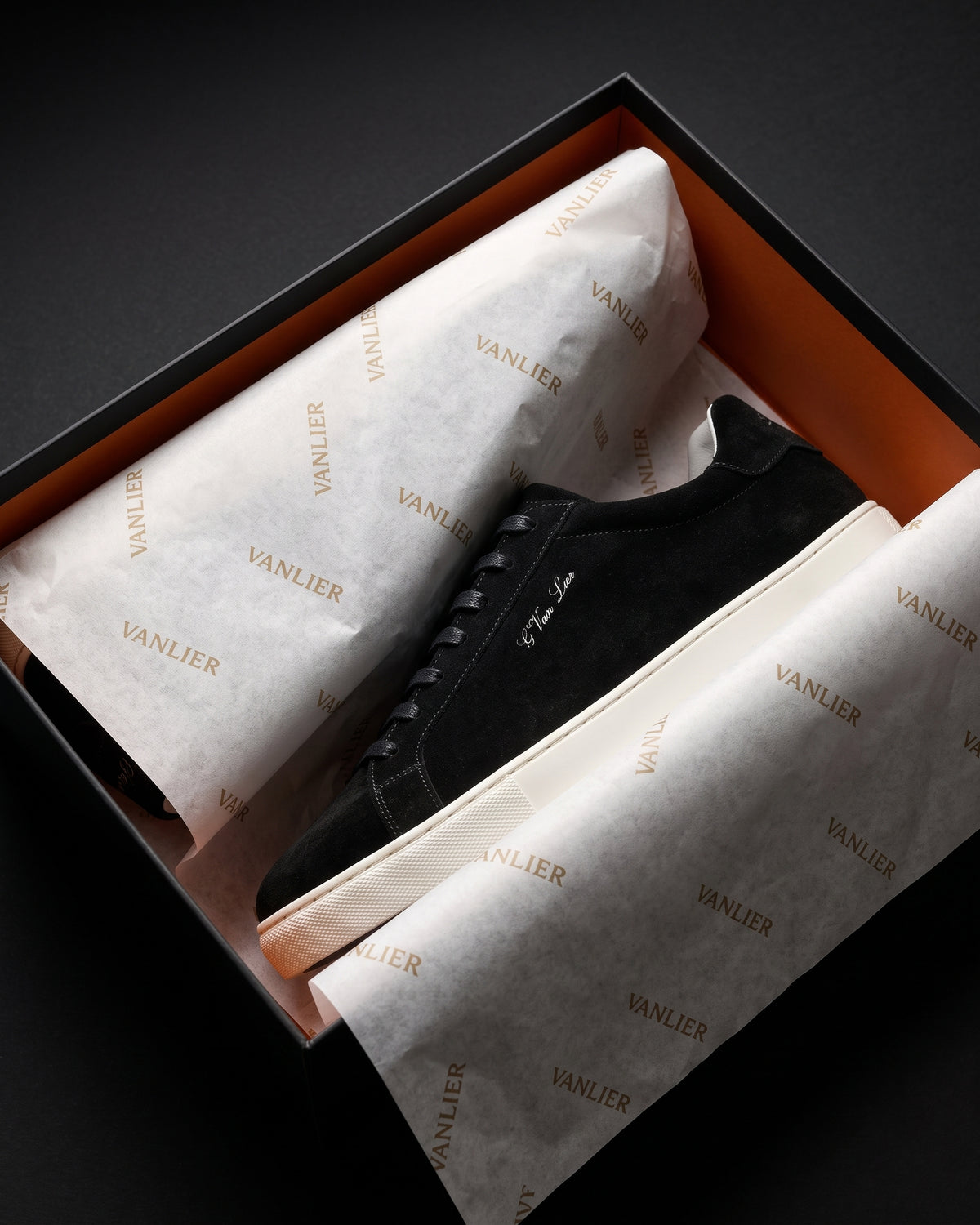 Zwart suède Napoli sneaker – in de doos met vloeipapier