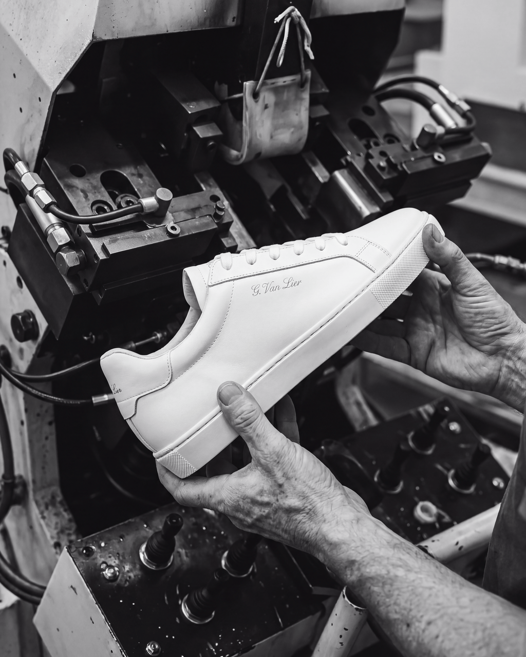 Wit gladleren Napoli sneaker – vakmanschap in de fabriek