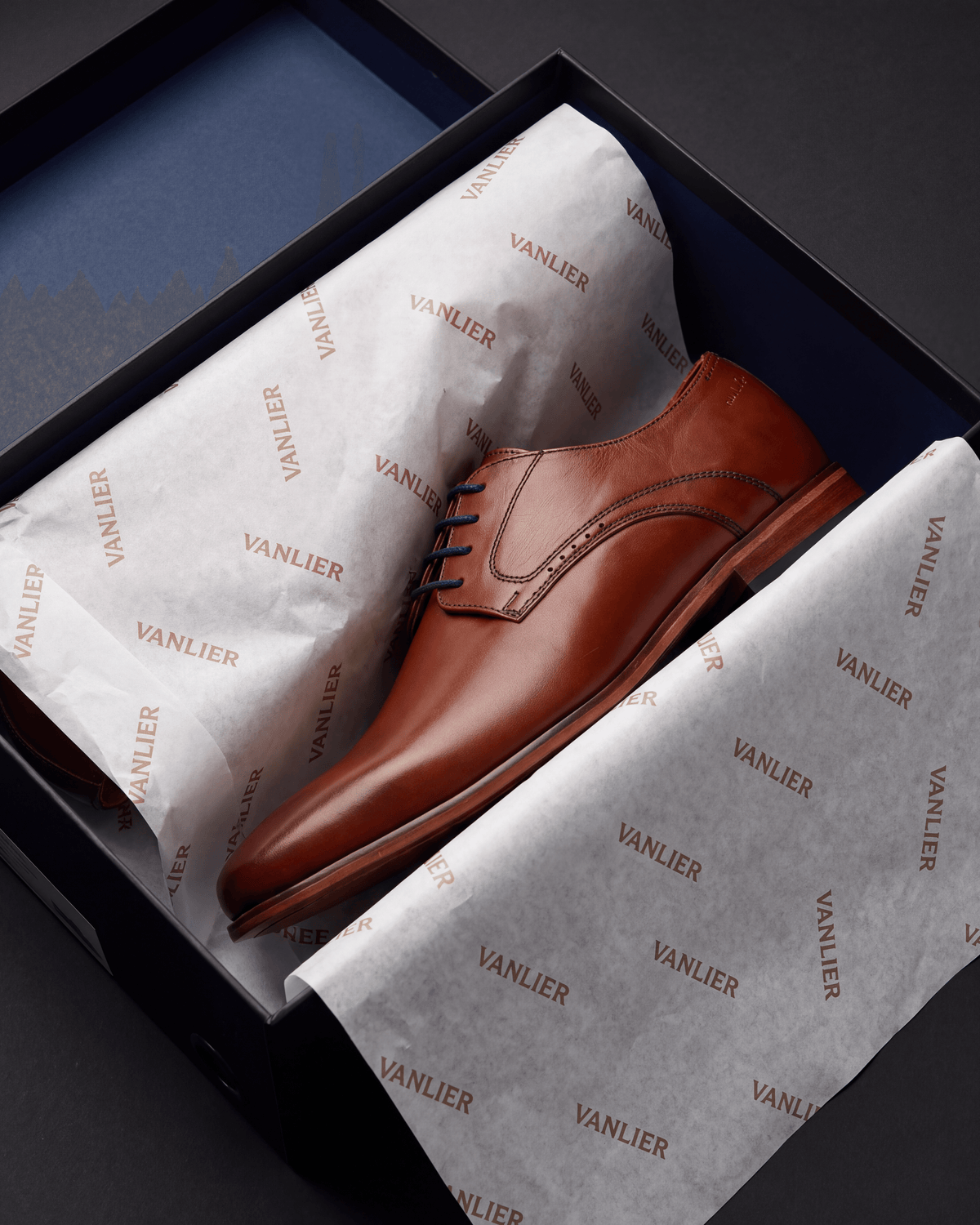 Cognac gladleren Rhodes veterschoen – in de open schoenendoos