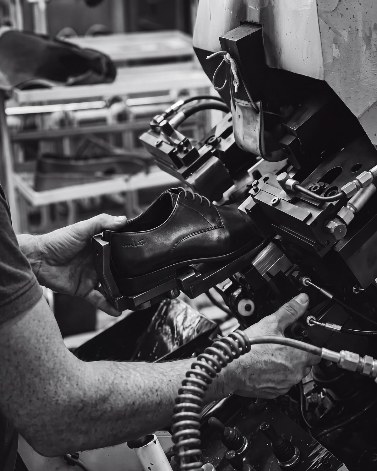 Zwart gladleren Egeus veterschoen – vakmanschap in de fabriek