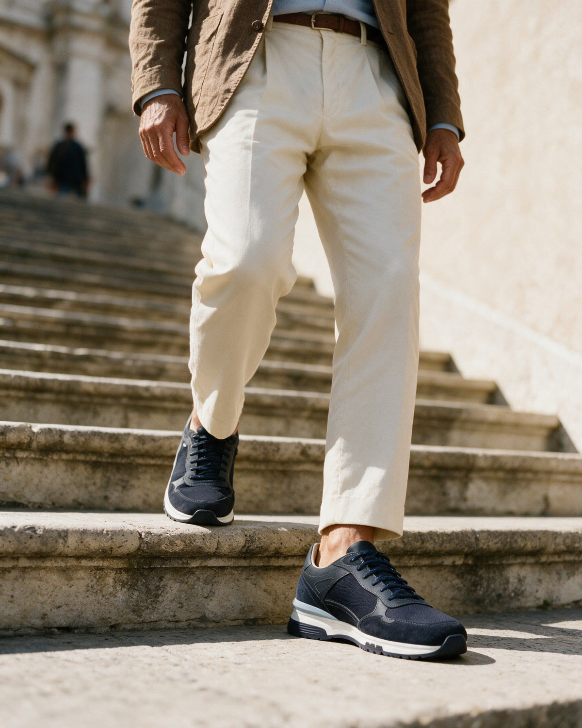 Blauw nubuck Veneto sneaker – gedragen, af te dalen van de kerktrap