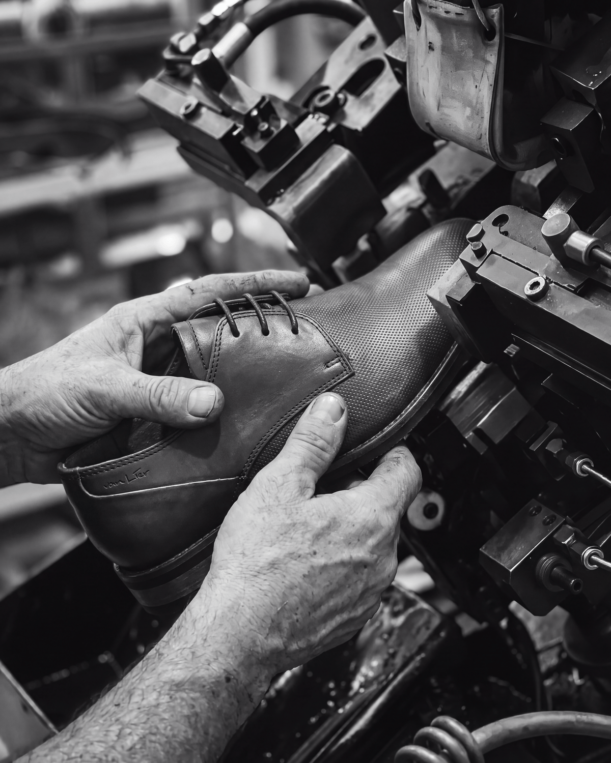Licht cognac gladleren Sabinus veterschoen – vakmanschap in de fabriek