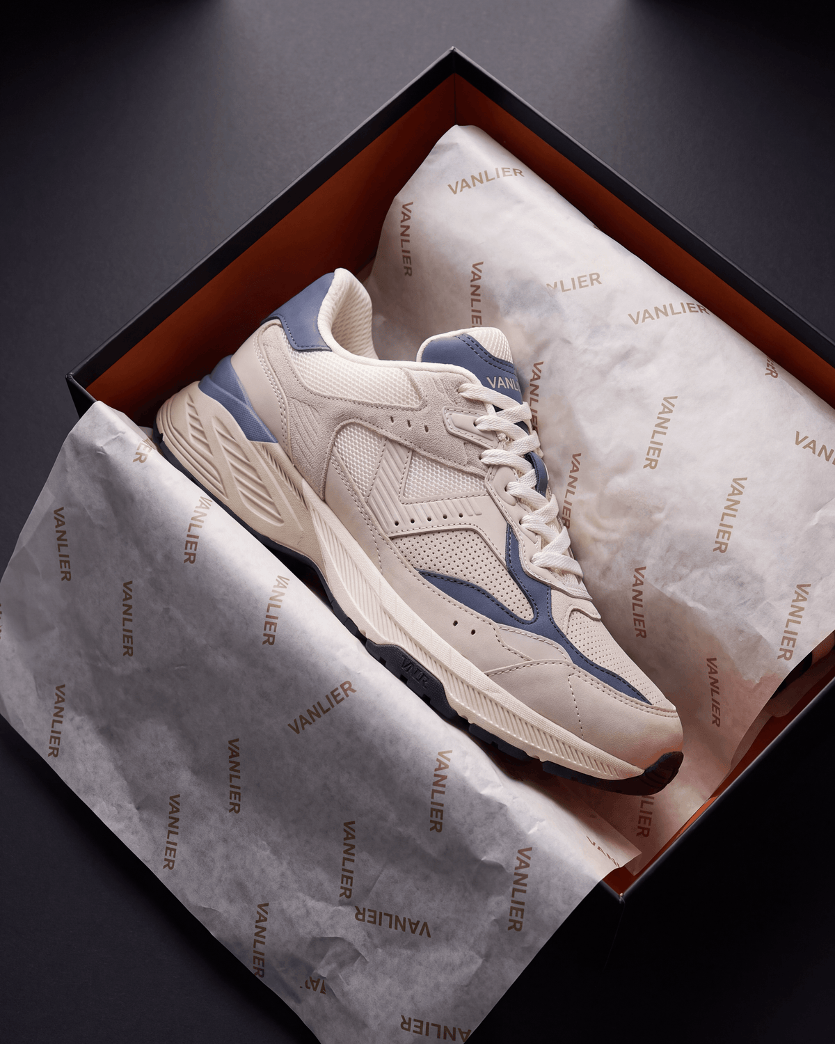 Wit lichtblauw combi Cosmos sneaker – in de open doos